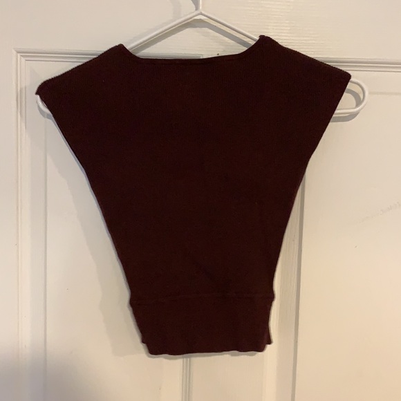 Aritzia Wilfred Burgundy shirt with cut out - Picture 4 of 4
